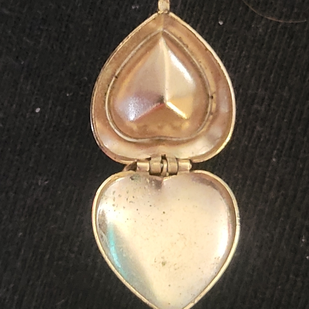 Red Rhinestone Heart Locket - Picture 4 of 12